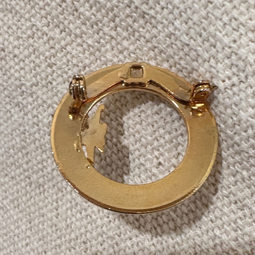 Vintage Band Majorette Lapel or Scarf Pin Textured Round Gold Medallion Brooch - Picture 5 of 11